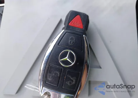 2014 Mercedes-Benz C 300 4Matic z USA, uszkodzony, nr VIN WDDGF8AB0ER321654